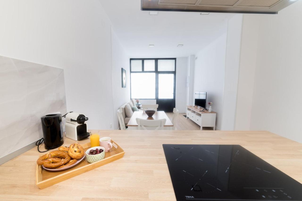 Moonkey - Apto. Albeniz, Con Acogedor Patio Alicante Eksteriør billede
