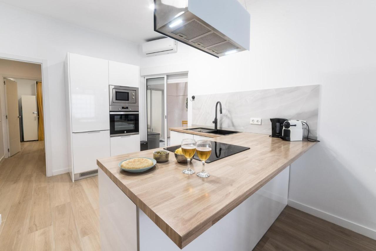 Moonkey - Apto. Albeniz, Con Acogedor Patio Alicante Eksteriør billede